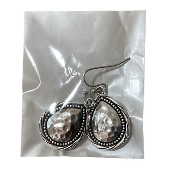 Silvery Zinc Alloy Carved Pattern Dangle Earrings  NWOT - Picture 2 of 2